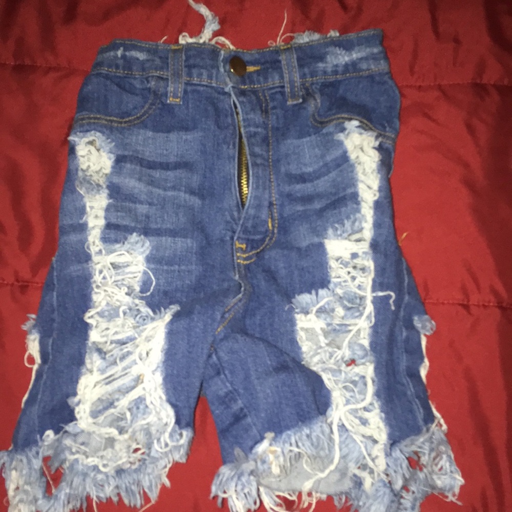 Cute/sexy Fashion nova jean shorts!